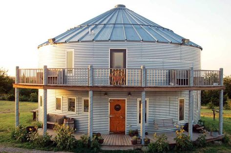 How to Build a Grain Bin House | Building a Grain Bin House Bin House, Grain Bin House, Silo House, Grain Silo, Amazing Houses, Building A Container Home, Unusual Homes, Magnolia Market, Unique Houses