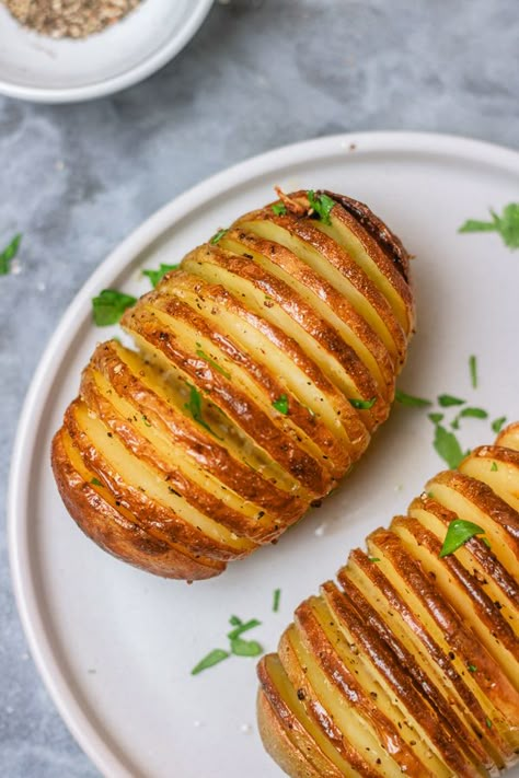 Hasselback Potatoes Recipe Oven Baked Potato Recipes, Hatchback Potatoes, Hedgehog Potatoes, Potato Types, Jacket Potato Recipe, Buttered Vegetables, Types Of Potatoes, Hasselback Potatoes, Jacket Potato