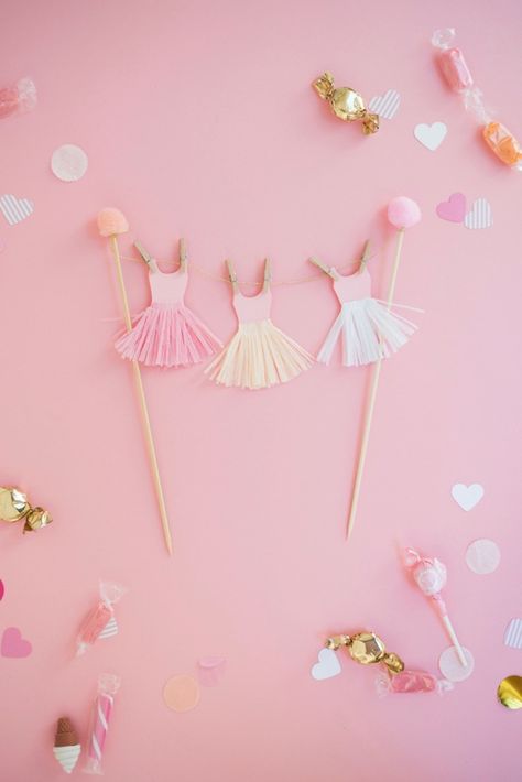 Tutu Party Decorations, Cake Topper Diy, Tutu Cake, Tutu Birthday Party, 4de Verjaardag, Tutu Cakes, Ballet Birthday Party, Ballerina Cake Topper, Ballet Birthday