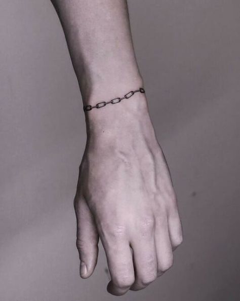 Chain bracelet tattoos are a popular choice for both men and women. Find inspiration for your next tattoo with these 52 unique designs. #chainbracelettattoo #bracelettattoo . #Chain_Bracelet_Tattoo_Wrist #Chain_Tattoo_Design_For_Women #Bracelet_Hand_Tattoo #Mens_Bracelet_Tattoo Chain Around Wrist Tattoo, Chain Bracelet Tattoo Wrist, Bracelets Tattoo Men, Simple Chain Tattoo, Mens Bracelet Tattoo, Cuff Tattoo Men, Chain Band Tattoo, Men Bracelet Tattoo, Wrist Chain Tattoo