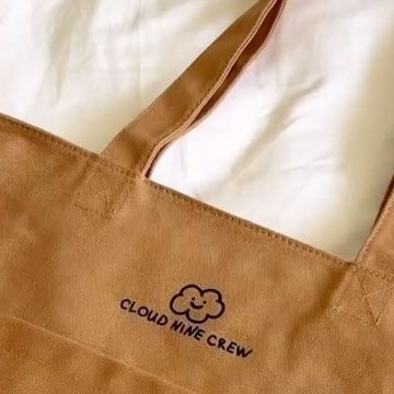 Cloud Nine Crew | Tote bags with pockets on Instagram: "POV: you found the perfect tote bag for class! 😍" Hőt Girl Tote Bag, Tote Bags With Pockets, Beige Tote Shoulder Bag For On-the-go, Cloud Nine Crew Tote Bag, Book Tote Bag Aesthetic, Bags With Pockets, Cloud Handbag, Tote Bag With Pockets, Cloud Nine