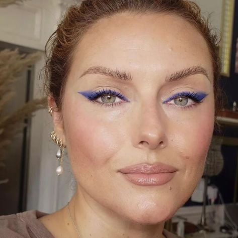 Blue Eyeliner Wedding Makeup, Cool Blue Eye Makeup, Navy Liquid Eyeliner, Blue Tightline Eyeliner, Teal Eyeliner Blue Eyes, Royal Blue Eyeliner Looks, Colored Liner Eye Looks, Minimal Blue Eye Makeup, Green Eyeliner Blue Eyes