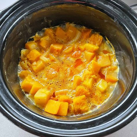 Slow Cooker Pumpkin Soup Whole Chicken Soup, Pumkin Soup, Slow Cooker Pumpkin Soup, Easy Pumpkin Soup, Lamb Shanks Slow Cooker, Slow Cooker Thai, Thai Pumpkin Soup, Soup Slow Cooker, Slow Cooker Thai Chicken