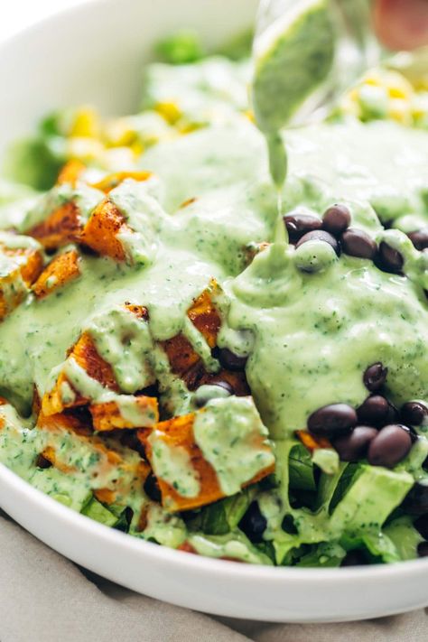 Southwestern Salad Recipes, Cilantro Avocado Dressing, Avocado Cilantro Dressing, Avocado Yogurt, Southwestern Salad, Avocado Salad Dressing, Cilantro Dressing, Avocado Dressing, God Mat