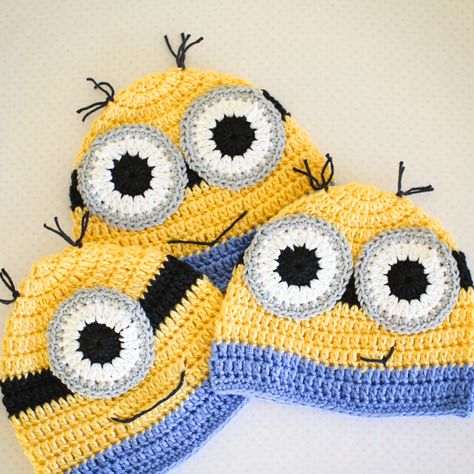 This Halloween, we decided to all be Minions from the Despicable Me movie.  We thought it would be super cute if we all matched so I made little Minion beanies for everyone.  Pretty cute, right???  I'm so happy with the way they turned out.Happy Halloween from this Minion family to yours!… Minion Beanie, Minion Crochet Hat, Crochet Minion, Minion Hat, Minion Halloween, Crochet Project Free, Crochet Beanie Pattern Free, Minion Hats, Minion Crochet