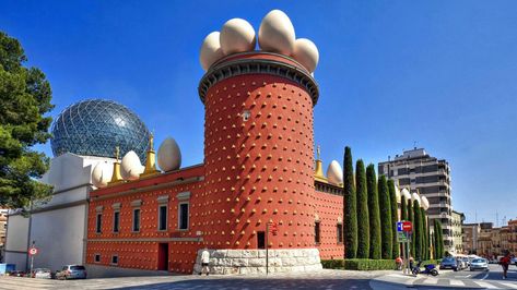 The Dalí Theatre-Museum, inaugurated in 1974 and built on the remains of the former Municipal Theatre of Figueres, is considered to be the last great work of Salvador Dalí. Dali Museum, Barcelona Itinerary, Girona Spain, 360 Virtual Tour, Catalonia Spain, Uffizi Gallery, Vatican Museums, Virtual Museum, Barcelona Travel