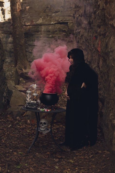 Pregnant Witch Photoshoot, Maternity Halloween Photography, Gender Reveal Cauldron, Cauldron Gender Reveal How To, Gender Reveal Ideas For Halloween, Halloween Maturity Shoot, Gender Reveal Spooky, Emo Maternity Outfits, Witch Maternity Shoot