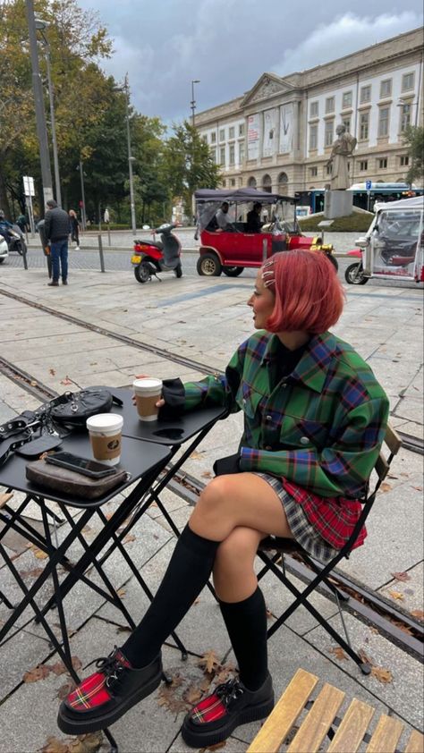 Colorful Punk Outfits, Soft Grunge Outfits Winter, Classic Pixie, Plaid Outfit, Egirl Style, Buzz Cuts, Shaggy Bob, Outfit Travel, Grunge Fashion Soft