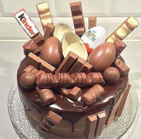 Pinterest: @drizzyclouds Kids Chocolate Cake, Bolu Pandan, Birthday Cake Chocolate, God Mat, Drip Cakes, Creative Cakes, Celebration Cakes, Let Them Eat Cake, Fun Desserts