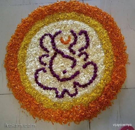 Rangoli Onam Floral designs-Onam Pookalam Onam Pookolam | m.iKolam.com Simple Pookalam Designs At Home, Flower Rangoli Designs For Diwali, Diwali Home Decor Ideas, Onam Pookalam Design, Diwali Home Decor, Flower Rangoli Designs, Rangoli Designs For Diwali, Poo Kolam, Pookalam Design