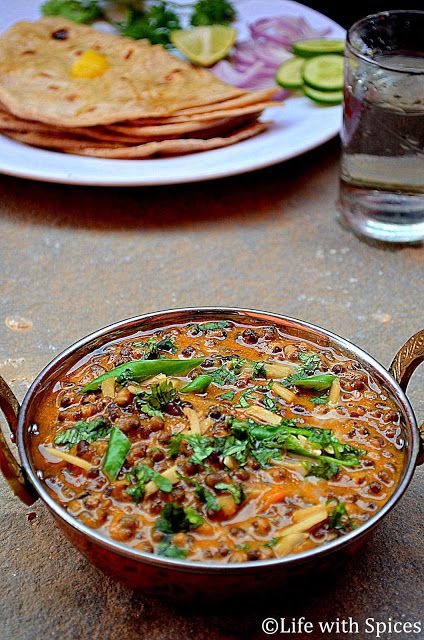 Life with spices: DAL MAKHMALI (SABUT URAD / BLACK GRAM) Daal Recipes, Dal Recipes, Cooking Fails, Black Gram, Tandoori Roti, Dal Makhani, Indian Breads, Malai Kofta, Punjabi Style