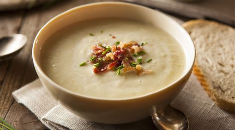 Leek and potato soup recipes Chicken Leek Soup, Leek And Bacon Soup, Irish Soup, Leeks Soup Recipes, Slow Cooker Potato Soup, Slow Cooker Potatoes, Bacon Soup, Low Calorie Dinners, Potato Leek Soup