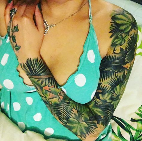 Tropical Rainforest Tattoo, Rainforest Animals Tattoo, Rainforest Tattoo Ideas, Jungle Sleeve Tattoo Women, Amazon Jungle Tattoo, Jungle Plants Tattoo, Tropical Forest Tattoo, Rainforest Tattoo Sleeve, Rain Forest Tattoo Tropical