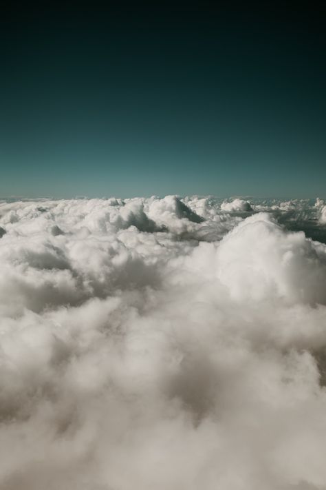 Thanks to @patresinger for making this photo available freely on @unsplash 🎁 Above The Clouds Aesthetic, The Clouds Aesthetic, Ipad Mini Wallpaper, Ipad Pro Wallpaper, Clouds Wallpaper, View Wallpaper, Cloud Wallpaper, Wallpaper Trends, Sky View