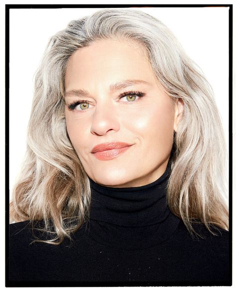 Celebrity makeup artist Pati Dubroff shares her secrets. Pati Dubroff Makeup, Pati Dubroff, Skin Tools, Empty Palette, Mtv Awards, Lip Shine, Makeup Tricks, Celebrity Makeup Artist, Celebrity Makeup