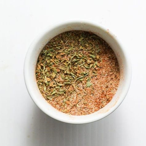 If you have everyday basic seasonings in your pantry, you can make this recipe! This cajun seasoning recipe is so easy and takes less than 5 minutes to put together. Simply add your ingredients to a bowl, mix and you are good to go! Homemade Cajun Seasoning is better than storebought because you can control how much spice and/or salt you prefer in your mix. Plus it’s cheaper! It’s the best seasoning to add to your vegan soups, vegan po boys, or even to make homemade roasted flavored almonds! 12 Bean Soup, Vegan Soups And Stews, Flavored Almonds, Soups Vegan, Cajun Seasonings, Cajun Seasoning Recipe, Cajun Seasoning Mix, Blackeyed Peas, Homemade Cajun Seasoning