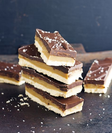 Homemade Twix Bars (Paleo & Vegan) Paleo Twix, Homemade Twix Bars, Paleo Friendly Desserts, Twix Bars, Paleo Gluten Free Recipes, Twix Bar, Millionaire Shortbread, Paleo Recipes Dessert, Vegan Candies