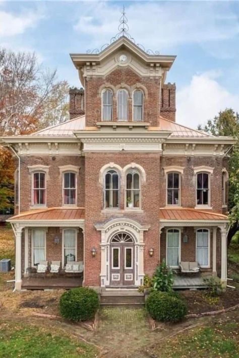 Italianate House Exterior, Beautiful House Exterior, Rounded Windows, Italianate House, Italianate Architecture, Antique Houses, Old Victorian House, Brick Homes, Old Victorian Homes