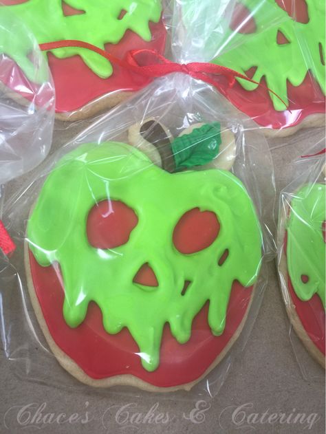 Poison Apple Snow White, Apple Snow White, Snow White Theme, Apple Snow, Sweet 16 Party Planning, Disney Villain Party, Snow White Poison Apple, Snow White Apple, Snow White Cake