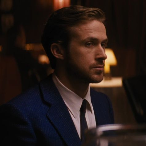 Actor Ryan Gosling as Sebastian Wilder in "La La Land (2016)." Ryan Gosling Profile, Ryan Gosling Side Profile, Ryan Gosling La La Land, Sebastian Wilder, Ryan Gossling, Here's To The Fools Who Dream, Boring People, Lala Land, Gonna Love You