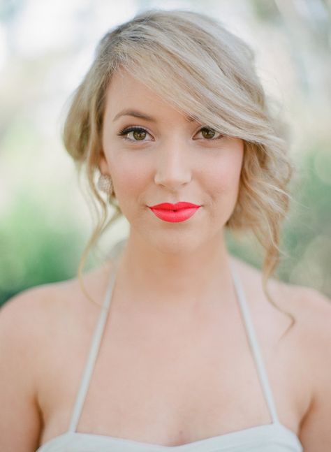 Punchy coral lips: http://www.stylemepretty.com/2015/05/20/bold-bridal-lip-looks-we-love/ Coral Eye Makeup, Wedding Hairstyles And Makeup, Bright Lipstick, Perfect Lipstick, Bold Lips, Wedding Inspiration Fall, Wedding Hair Makeup, Bridesmaid Makeup, Bridal Hair And Makeup