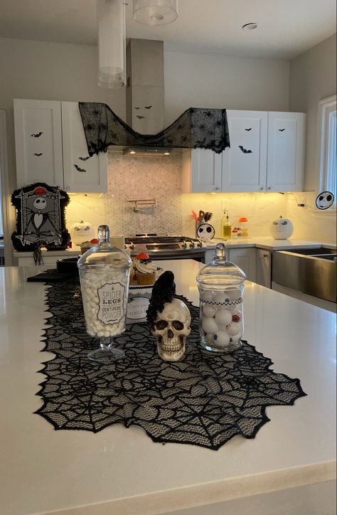 Halloween Decorations Indoor Kitchen, Halloween Kitchen Window Decor, Halloween Decorated Kitchen, Halloween Decorations Kitchen Island, Halloween Decor Dining Room, Kitchen Island Halloween Decor, Halloween Kitchen Island Decor, Halloween Kitchen Decor Ideas, Halloween Kitchen Decorations