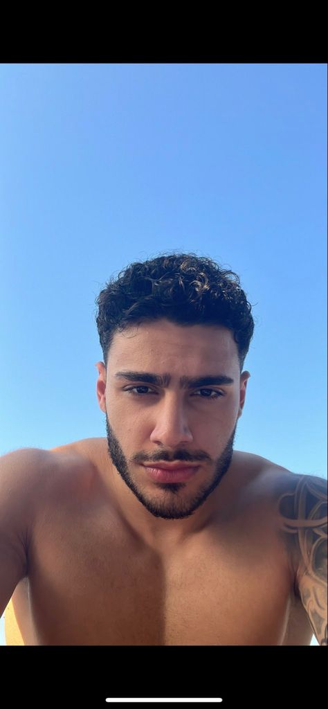 Football Fitness, Hot Mexican Men, Mixed Guys, Spanish Men, Latino Men, Mexican Men, Video Call With Boyfriend Screen Photo, Men Hair Color, Arab Men