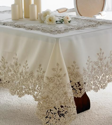 Lace tablecloth Table Fabric, Lace Table, Lace Tablecloth, Linens And Lace, Crochet Tablecloth, Antique Lace, Linen Closet, Beautiful Table, Decoration Table