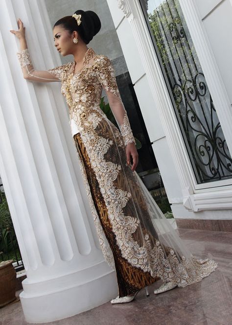 Modern Kebaya : Evolution of Indonesian Traditional Dress Style | Indonesia Indonesian Clothing, Javanese Wedding, Production Photography, Kebaya Wedding, Indonesian Wedding, Modern Kebaya, Batik Kebaya, Wedding Gown Inspiration, Kebaya Dress