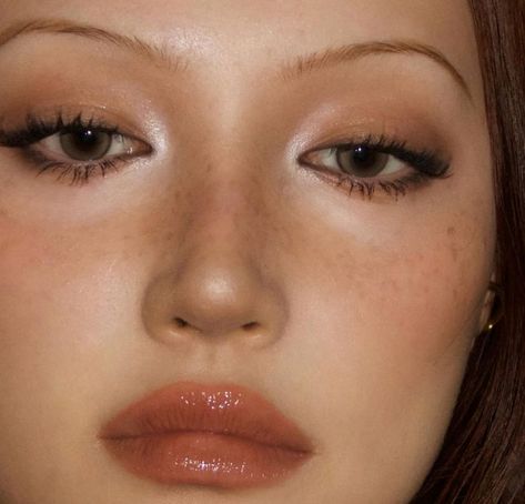 80s Formal Makeup, Flowy Makeup, Neutral Undertone Makeup, Soft Dewy Makeup, Soft Feminine Makeup, Warm Toned Makeup, Ingenue Makeup, Earthy Makeup, Warm Tone Makeup