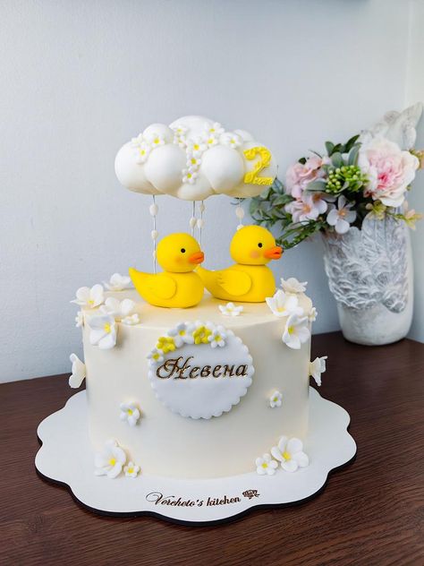 #babycakes #duck #clouds #flowers #buttercream #cakedesigner #cakedecorating #cakesdecor #cake #cakedecorating #cakeart #cakedecor #cakesdecor Cake With Duck Design, Duck Cakes Birthday, Birthday Duck Theme, Birthday Cake Duck, Duck Theme Cake, Duck Cake Ideas, Duck Themed 1st Birthday, Duck Cake Design, Cute Duck Cake