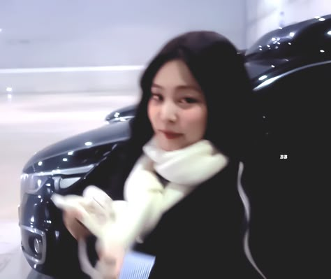 Jennie cute gif #chanel #blackpink #kimjennie #jenniekim #jennie #kpop #Jendeukie #NiNi #YGPrincess #humangucci #jennieairportfashion #humanchanel #babyaegyo #rubyjane #JENNIEXCHANEL #jenniekim #blackpinkjennie #blink #gummysmile #jennierubyjane #JNK1 #jenniesolo #yg #ygentertainment #jennieblackpink #blackpinkjennie #chanel #gucci #CocoJennie #GentleMonster #jenniexhera #hera Jennie Cute Gif, Jennie Gif, Cool Colorful Backgrounds, Jennie Cute, Kpop Gif, Blackpink Memes, Jen Videos, Jennie Kim Blackpink, Blue Ivy