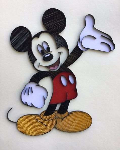 Quilling Mickey Mouse, Quilled Mickey Mouse, Disney Quilling Patterns, Disney Quilling, Quilling Disney, Quilted Animals, Quilling Artwork, Quilling Patterns Tutorials, Paper Portrait