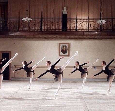 F L O R A H M I S T Vaganova Ballet, Vaganova Ballet Academy, Svetlana Zakharova, Ballet Aesthetic, Ballet Pictures, Beautiful Dance, Ballet Academy, Ballet Beauty, Dance Dreams