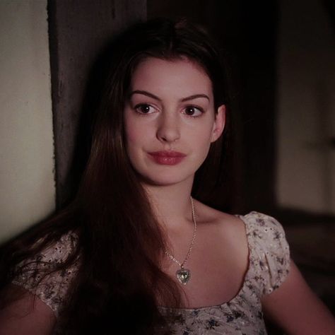 Anne Hathaway Young, Ella Enchanted Movie, Enchanted Movie, Ella Enchanted, Fairy Tale Costumes, Romantic Comedy Movies, Princess Diaries, Hugh Dancy, Anne Hathaway