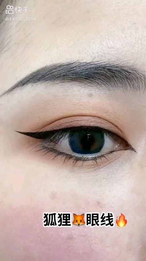 Eyeliner Basic Tutorial, Eyeliner Styles Asian, Eyeliner Styles Videos, Jennie Kim Eyeliner Tutorial, How To Do Eyeliner For Double Eyelids, Cosplay Eyeliner Tutorial, How To Make A Perfect Eyeliner, Perfect Liner Eye Tutorial, How To Draw Eyeliner Wings