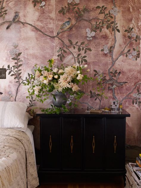 Chinoiserie wallpaper for your bedroom De Gournay Wallpaper, Chinoiserie Wall, Chinoiserie Wallpaper, Bohol, Print Wallpaper, My New Room, Of Wallpaper, 인테리어 디자인, Floral Wallpaper