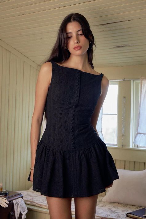 kissing booth dress in noir Frill Mini Dress, Elegant Mini Dress, Mini Tank Dress, Lace Print, Komplette Outfits, Drop Waist, Cami Dress, Stunning Dresses, Dress With Bow