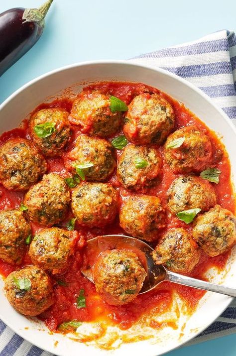 christmas appetizers eggplant parmesan meatballs Eggplant Balls, Easy Thanksgiving Appetizers, Super Bowl Snack Recipes, Super Bowl Appetizers, Super Bowl Snack, Salmon Bites Recipe, Best Thanksgiving Appetizers, Easy Super Bowl, Thanksgiving Appetizers Easy