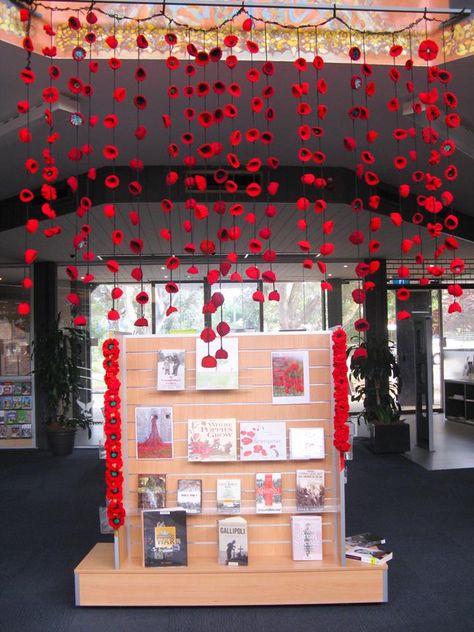 Remembrance Poppy Displays, Remberence Day Art, Remembrance Day Library Displays, Remembrance Day Decorations, Remembrance Day Displays, Remembrance Day Display Ideas, Anzac Day Decorations, Remberance Day Art, Anzac Day Display Ideas