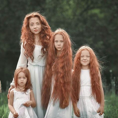 People With Red Hair, Photographie Portrait Inspiration, Beautiful Red Hair, Red Heads, Long Red Hair, Redhead Beauty, Long Red, Ginger Hair, Beautiful Family