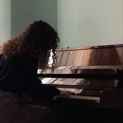 Terrence Loves You, Playing Piano, Curly Girl Hairstyles, I'm With The Band, Long Curly Hair, Curly Girl, Hermione Granger, The Marauders, Long Curly