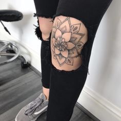 Mandala Knee Tattoo, Knee Mandala, Tattoo Knee, Flower Leg Tattoos, Like Tattoos, Tattoo Leg, Tattoo Mandala, Strength Tattoo, Leg Tattoos Women