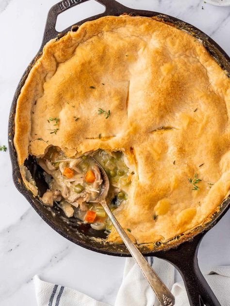 Best One Pan Chicken Pot Pie Skillet Recipe - Cookin' with Mima Sweet Potato Chicken Pot Pie, Chicken Pot Pie Aesthetic, Low Fat Chicken Pot Pie, Healthy Chicken Pot Pie Recipe, Classic Chicken Pot Pie, Wooden Skillet, Cozy Food, Healthy Chicken Pot Pie, Easy Fall Dinners