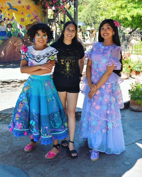 Chi | The Madrigal Sisters 🩵💜💙 #encanto #isabelamadrigal #luisamadrigal #disneymeetandgreet #mirabel | Instagram Madrigal Sisters, Alice In Wonderland, Beauty, Instagram