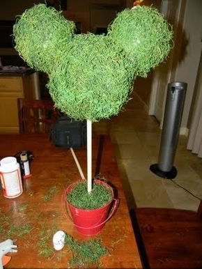 How to make a Mickey Mouse Topiary.  I think I'll make 2 one Mickey and one Minnie! Mickey Craft, Mouse Craft, 1 St Birthday, Disney Decor Diy, Mickey Mouse Wreath, Mickey Mouse Crafts, Harvest Garden, Mickey Mouse Birthday Cake, Topiary Diy