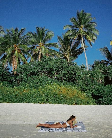 Emelie Lindmark, Beach Shoot, Sunset Nature, Paradise On Earth, Instagram Photo Inspiration, Beach Photoshoot, Summer Dream, Summer Pictures, Florida Beaches