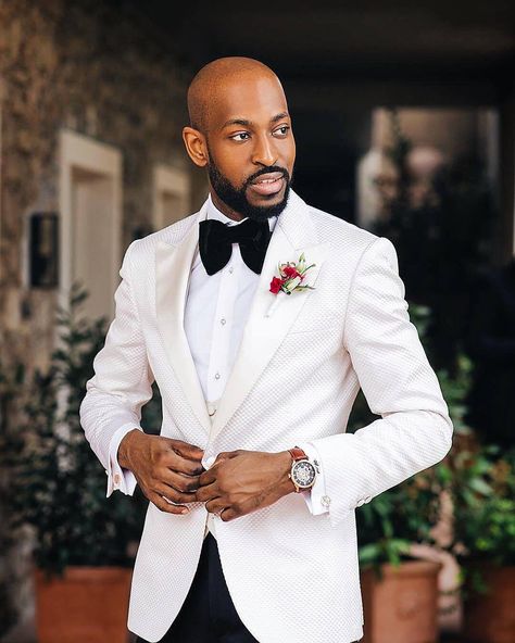 White Tuxedo Wedding, Ivory Tuxedo, Suits Men Slim, White Wedding Suit, Suits For Wedding, Wedding Tux, Groom Wedding Attire, Groom Tuxedo, Wedding Suits Groom