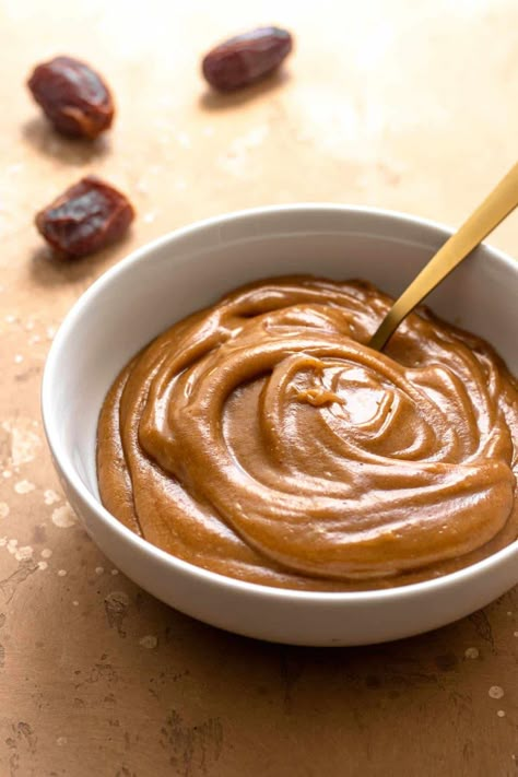 Raw Baking, Vegan Caramel Sauce Recipe, Yay Recipes, Vegetable Gyoza, Paleo Sauce, Instant Pot Oatmeal, Chili Dipping Sauce, Vegan Caramel Sauce, Sweet Chili Dipping Sauce