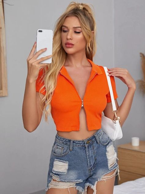 SHEIN Top corto tejido de canalé con cremallera con cuello | SHEIN Orange Top Outfit, Hippie Chic Outfits, Outfits Juvenil, Top Summer Outfits, Color Outfits, Orange Crop Top, Fringe Mini Dress, Orange Outfit, Traje Casual